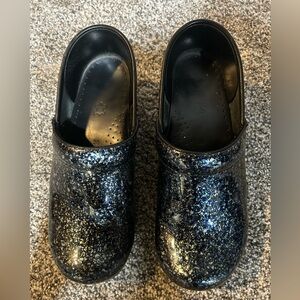 Women’s Dansko Clogs Sz 38